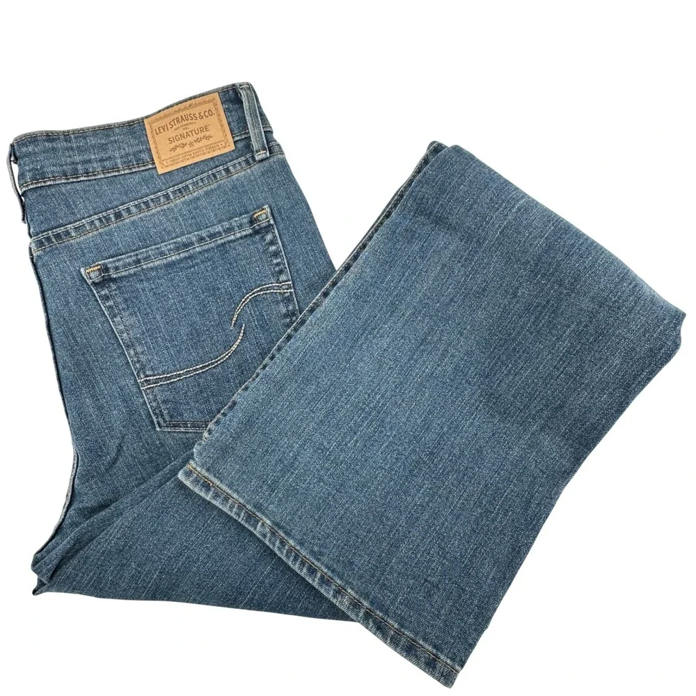 Levi Strauss Signature Womens Size 10M Blue Mid Rise Bootcut Jeans W30 L32 - Picture 1 of 12